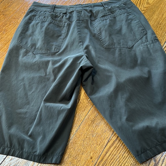 5/$25🦋 Scandia Woods hiking shorts, XL.  Olive green.  Altered in waistband. - Picture 7 of 11